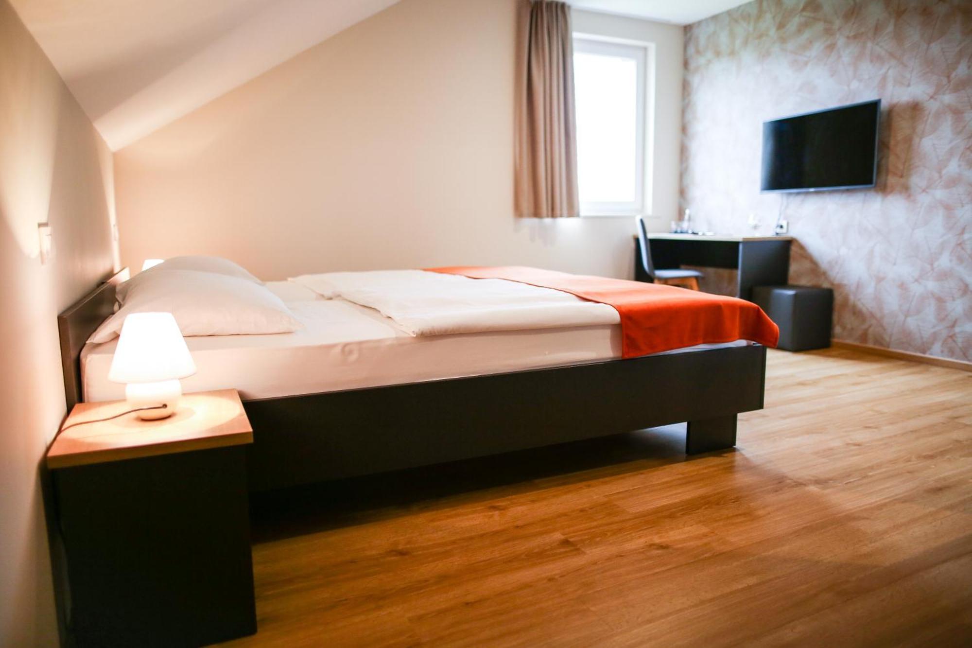 Ambient Hotel Domžale Exteriör bild